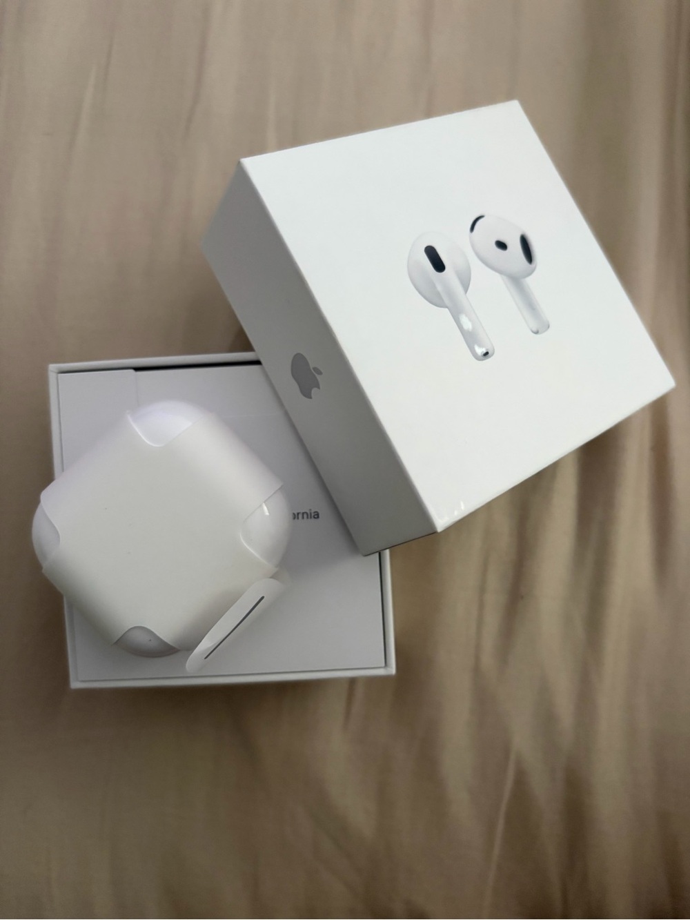 Apple AirPods 4th gen